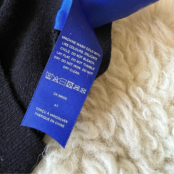 Kit and Ace V Neck Knit Sweater Size XS - Picture 7 of 10